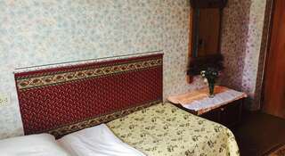 Гостиница Pansionat Kaissa Алушта Двухместный номер с 2 отдельными кроватями и общей ванной комнатой-4